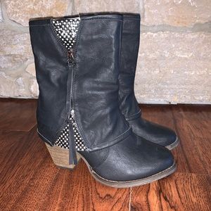Vanity Black boots with rhinestones. size 7